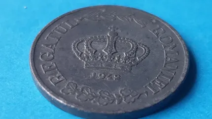 Moneda veche românească care se vinde cu o mică avere. Mulţi o pot găsi prin cutiile cu amintiri ale bunicilor