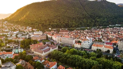 O nouă taxă pentru români din 2026. Sunt vizați cei care dețin case și terenuri