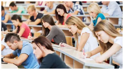 Burse 2025. Elevii primesc 450 de lei bursă de merit și 300 de lei bursă de reziliență și tehnologică în aprilie. Când intră banii pe card
