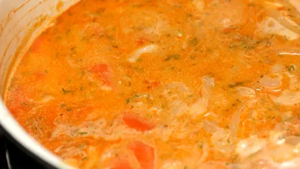 Cum se prepară ciorba de varză. Opțiunea ideală pentru cei care vor o masă nutritivă și detoxifiantă
