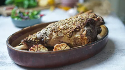 Paște 2025. Cu ce ung bucătarii francezi carnea de miel. Rezultatul este super-delicios!