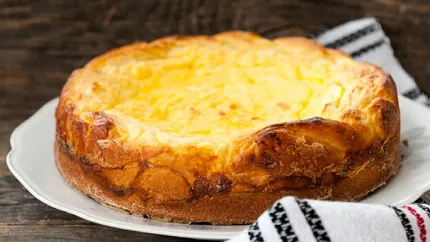 Ingredientul banal care face pasca cu brânză dulce mult mai bună. Costă doar 6 lei și dă o aromă specială