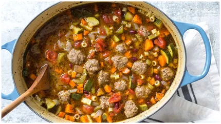 Supa pe care o mănâncă zilnic cea mai longevivă familie din lume. Varianta ideală pentru un prânz sănătos