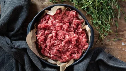 Cu ce să amesteci carnea tocată pentru chiftele și sarmale. Ingredientul secret care face toată diferența la gust