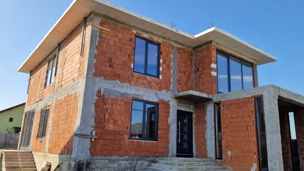 Cu cât îşi pot construi românii o casă „la roşu”. Diferenţe uriaşe faţă de preţurile cerute de dezvoltatori