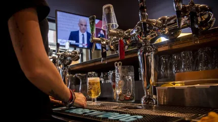 Barul în care ești amendat dacă înjuri. Toți banii strânși merg către cauze caritabile