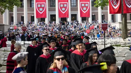 Administrația Trump interzice Universității Harvard să mai accepte studenți străini. Acuzațiile incredibile aduse de Casa Albă