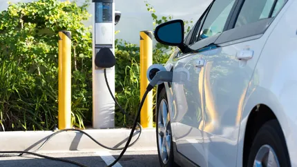Vânzările de vehicule electrice ating cote record la nivel global. România rămâne în urmă din cauza întârzierii Programului Rabla 2025