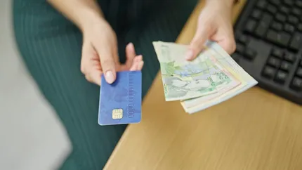 Ce se întâmplă cu banii cash în 2025. Cât numerar ar trebui să păstrezi zilnic în portofel