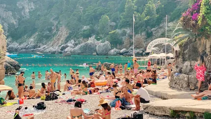 Insula italiană care impune măsuri pentru a reduce numărul turiștilor. În 2025 a devenit mai aglomerată decât Roma sau Veneția