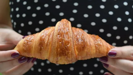 STUDIU INFOCONS: Cât de nocive sunt croissantele cu cremă sau umplutură cu fructe. Au fost analizate 24 produse din mai multe magazine