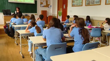 Elevii revin la școală după vacanța de iarnă, dar cursurile sunt suspendate în unele localități