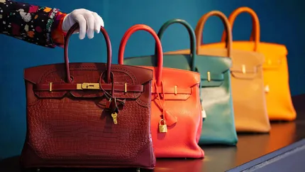 Prima geantă Birkin de la Hermès va fi scoasă la licitaţie la Paris, pe 10 iulie