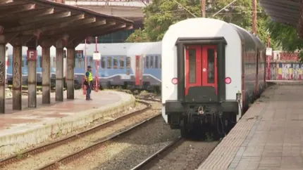 Incendiu la un tren „Săgeata Albastră”. 90 de pasageri s-au autoevacuat, o femeie a suferit un atac de panică