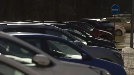 Amendă de 2.000 de lei pentru șoferii care fac asta. Mașina poate fi ridicată chiar din parcare