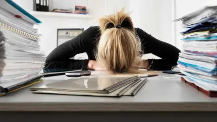 O angajată și-a dat compania în judecată, după ce a primit e-mailuri de muncă în timpul concediului. Judecătorii i-au dat dreptate. Ce sumă va primi femeia