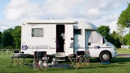 Cât costă o zi la camping cu autorulota. Este mai ieftin decât la hotel și tot mai mulți români optează pentru această variantă