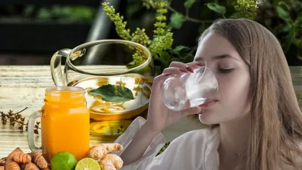Remedii naturale pentru detoxifiere. Băutura cu prune și amestecul care curăță vasele de sânge