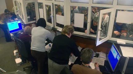 Paradoxurile statului român! Bugetarii care muncesc câte 49 de ore pe zi. Inițiativa propusă de deputații PNL