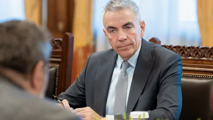 Dragoş Anastasiu, vicepremier: ”O să fie o ordonanţă Trenuleţ”. Guvernul pregătește majorarea TVA la 21%, iar cel la alimente la 11%. Pensiile peste 3.000 lei scad, cresc impozitele locale și prețul carburanților