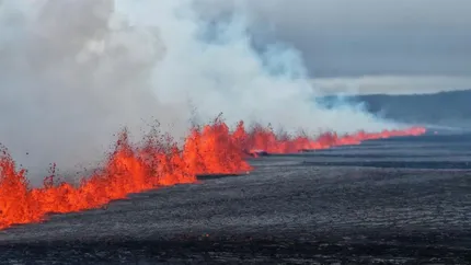 Erupție vulcanică inedită în Islanda. Lava a țâșnit dintr-o fisură nouă lungă de 2,4 kilometri