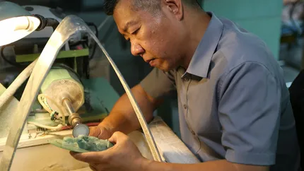 Soluţie găsită în China la criza bugetară: angjaţaii de la stat primesc aprobarea să își ia un al doilea loc de muncă la privat