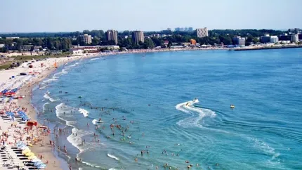 Căldură mare pe litoral, dar apa este rece ca gheața. Explicația fenomenului nemaiîntâlnit