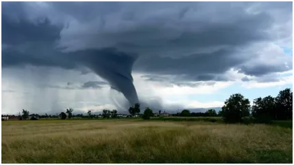 După valul de căldură, vremea se schimbă radical! Grindină și posibile tornade în România