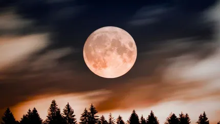 Fenomen astronomic rar. Luna Sturion, cea mai strălucitoare din august va putea fi văzută două nopți la rând