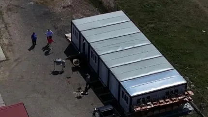 Școală în container! Sute de copii din Maramureș vor începe noul an școlar în condiții anormale. Lipsa sălilor de clasă, principala cauză