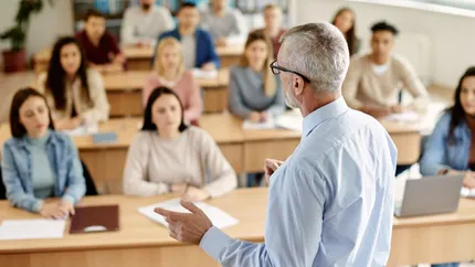 Învățământul privat e în căutare de profesioniști. Ce salariu are un profesor din ciclul gimnazial la o școală privată