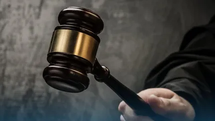 Un bărbat din Vâlcea, condamnat la doar 2 ani cu suspendare și daune morale de 2.000 de euro, după ce a abuzat sexual o minora pe care o avea în plasament. Motivarea instanței, un secret