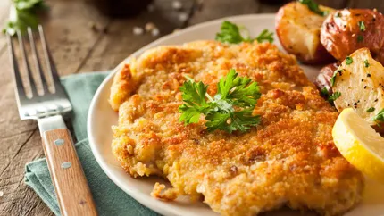 Cum să prepari snițele din conopidă. Este un preparat gustos de post, perfect în Postul Adormirii Maicii Domnului