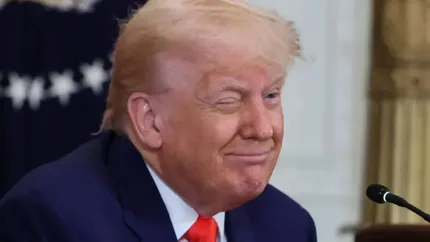 Donald Trump dă afară încă 300.000 de bugetari până la finalul lui 2025