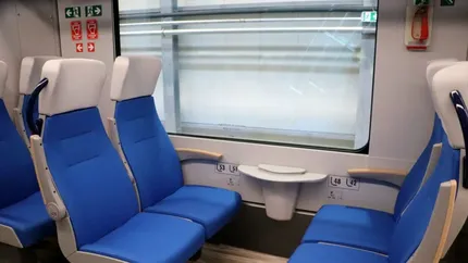 Pasagerii unui tren Mangalia-Oradea au fost răniți după ce un geam s-a spart: Două femei și o fetiță au fost lovite la cap de cioburi. CFR face verificări