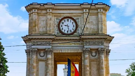 Republica Moldova: O treime dintre alegători rămân indeciși, iar prezența la vot ar putea fi puțin peste 48%