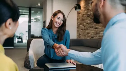 Guvernul va da angajatorilor peste 2.200 de lei pe lună pentru a angaja victime ale violenței domestice și ale traficului de persoane