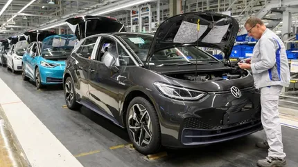 Pe ce dau românii bani în vreme de austeritate. Industria auto a înregistrat creșteri semnificative în 2025