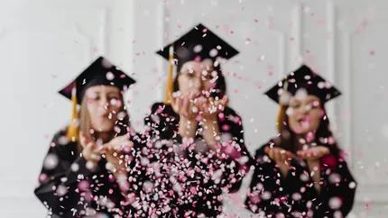 Absolventa Mână-Lungă. A furat 10.000 de euro din banii strânși pentru balul de la terminarea licelului!