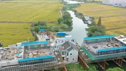 O chineză care a refuzat să se mute s-a trezit că locuința ei este în drumul unei noi căi ferate. Cum a ajuns în această situație