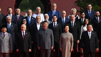 Adrian Năstase și Viorica Dăncilă, fotografiați alături de Xi Jinping, Vladimir Putin și Kim Jong Un la Beijing