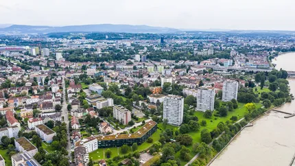 Măsura ingenioasă a unui orăşel din Elveţia. Amendă pentru şoferii care trec prin localitate, dar nu opresc minimum 15 minute