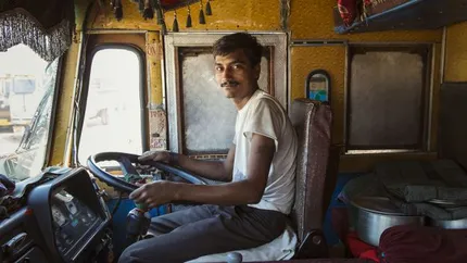 Salarii 2025. Cât câștigă un șofer profesionist din India angajat în România. Deși salariile sunt mari, țara noastră se confruntă cu un deficit de 70.000 de șoferi de camion