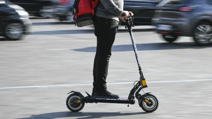 Permis de conducere pentru trotinete şi biciclete electrice. Ce prevede proiectul de lege