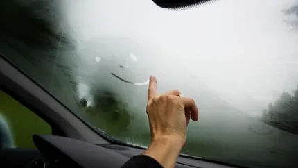 Produsul care nu trebuie să-ți lipsească din mașină în sezonul rece. Îți este de mare ajutor