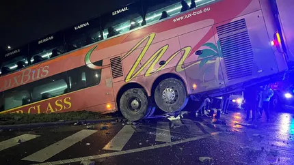 Autocar cu 24 de ucraineni răsturnat în Brăila. Planul Roșu activat, nimeni nu a fost rănit grav