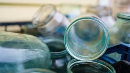 Borcanele intră în sistemul de garanție-returnare. România extinde reciclarea până în cămară