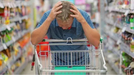 Economistul Adrian Negrescu: Românii se întorc în anii '90. Cumpără după promoții, preț, mai puțin după calitate