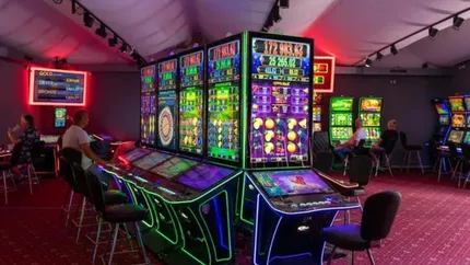 Tinerii sub 21 de ani nu vor mai putea juca la păcănele, iar reclamele online vor fi interzise între 06.00 și 24.00. Proiectul de lege care zguduie industria pariurilor din România