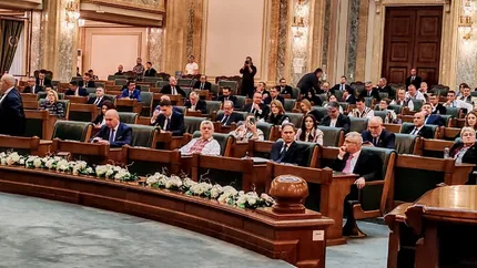 O moţiune de cenzură a fost depusă vineri de parlamentari ai grupului „PACE- Întâi România”, AUR şi neafiliaţi. Printre semnatari, şi Victor Ponta